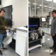 v.l. Takuya Sakagami und Takuya Narukawa, Technische Berater bei FUJI EUROPE CORPORATION in Kelsterbach